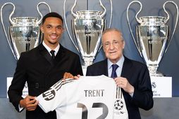 Trent Alexander-Arnold ásamt Florentino Pérez, forseta Real Madrid.
