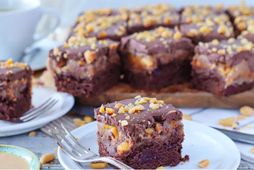 Þessar brownies eru ævintýralegar góðar og þeir sem elska súkkulaði og jarðhnetur munu kolfalla fyrir …