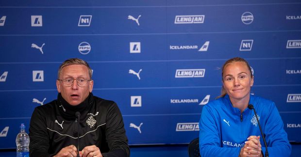 Þorsteinn Halldórsson landsliðsþjálfari og Glódís Perla Viggósdóttir fyrirliði á fréttamannafundi.