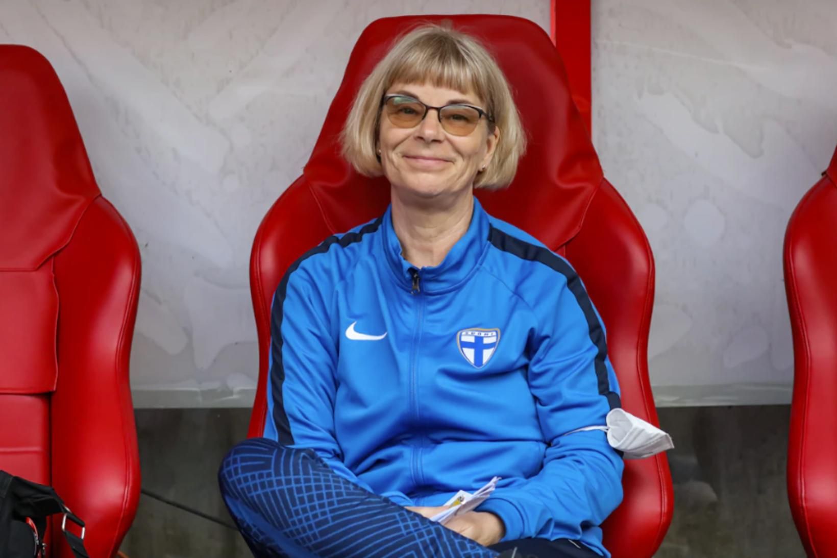 Outi Saarinen landsliðsþjálfara varð á í messunni.